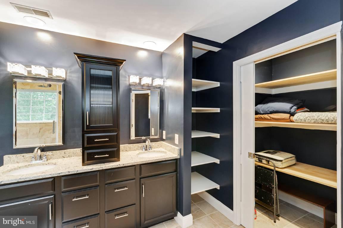 10657 Ashford Circle Waldorf, MD 20603 - Photo 17 of 44 Master Bath