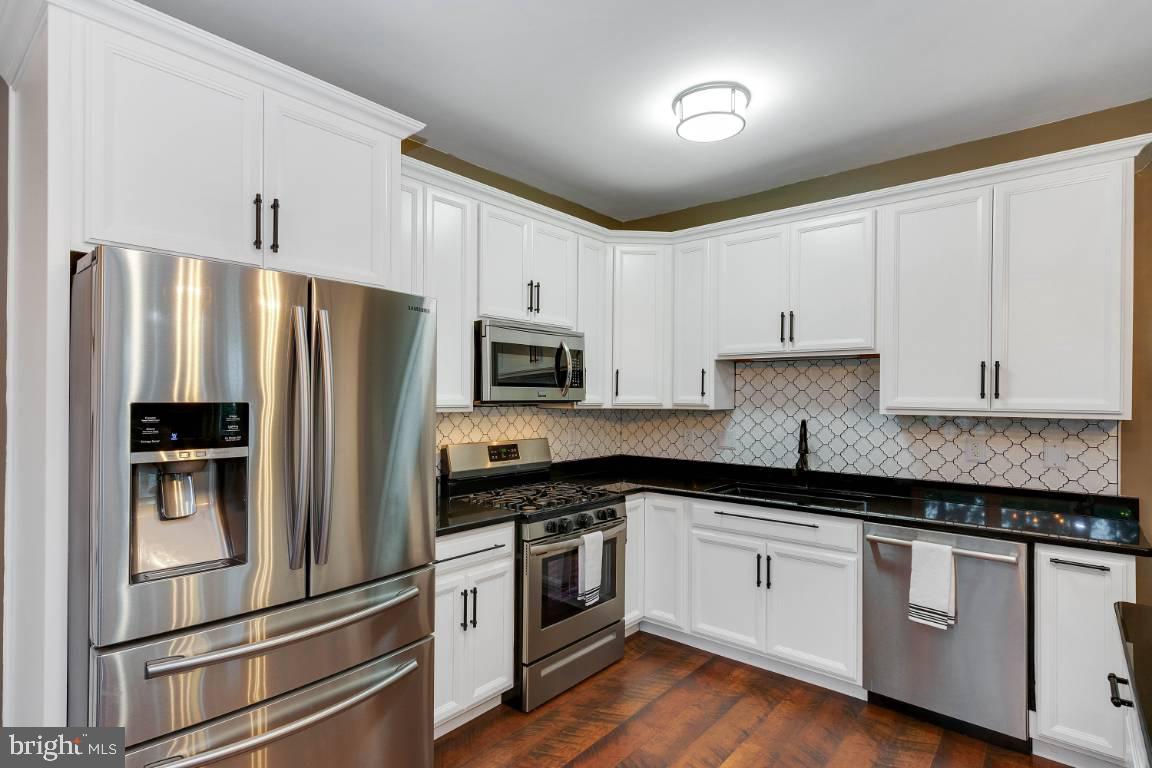 10657 Ashford Circle Waldorf, MD 20603 - Photo 8 of 44 Kitchen