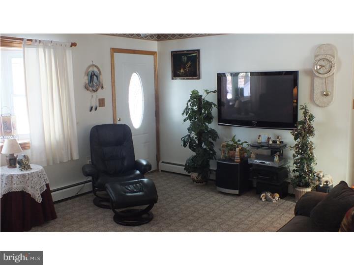 1211 Sportsman Road Robesonia, PA 19551 - Photo 3 of 20 Living Room