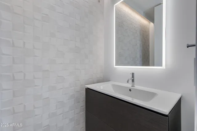 $7,000 | 1333 East Pomelo Grove Lane, Phoenix, AZ 85014