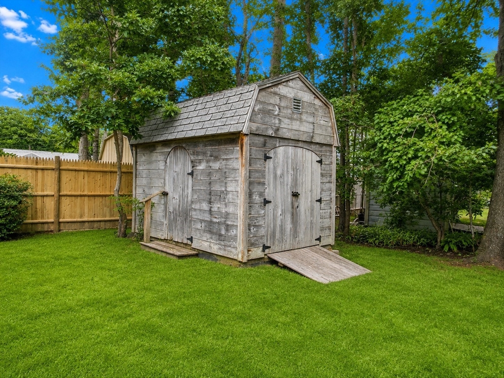 17 Cooper Road Falmouth, MA 02536 - Photo 23 of 24 Gallery Image 23