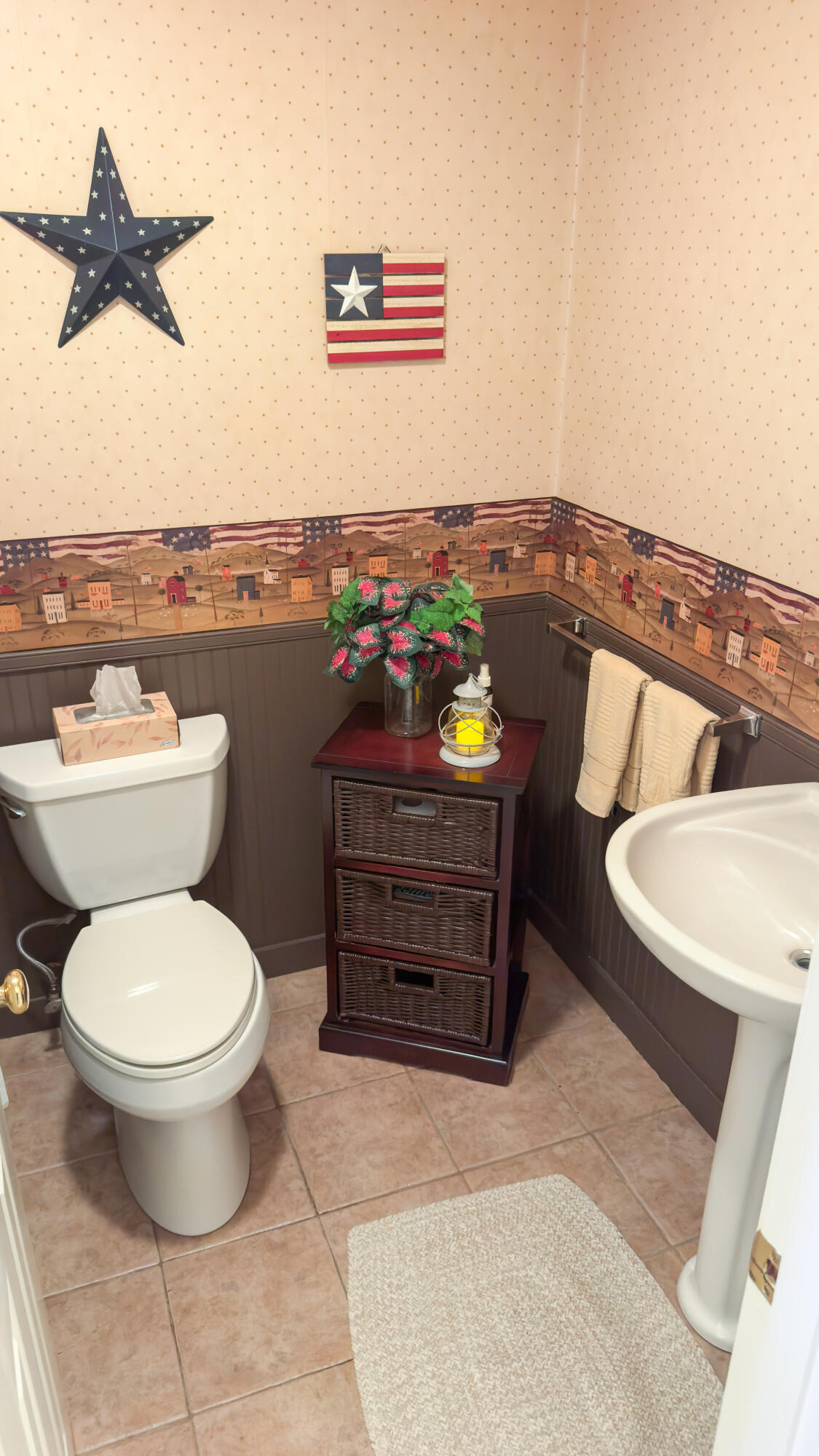 300 Buck Island Road, Unit 14F West Yarmouth, MA 02673 - Photo 4 of 27 a bathroom with a toilet a sink and a bathtub