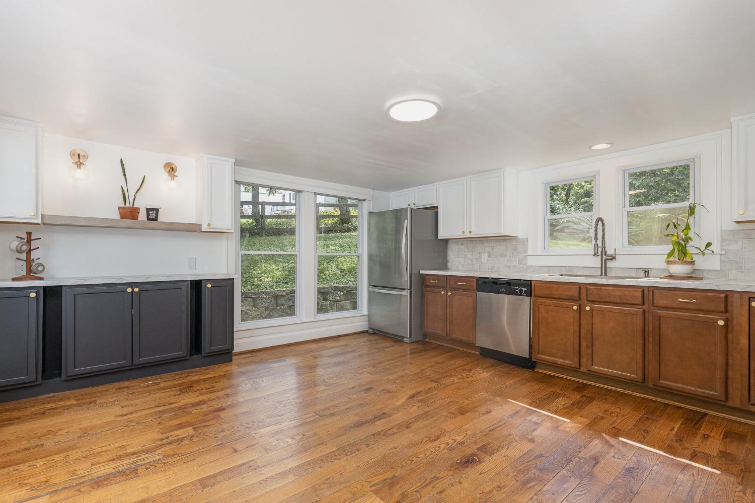 7249 State Road Cincinnati, OH 45230 - Photo 6 of 31