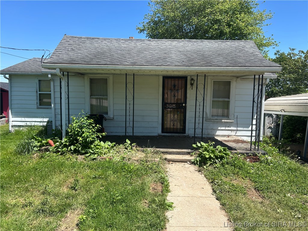 905 Locust Street Salem, IN 47167 - Photo 1 of 19