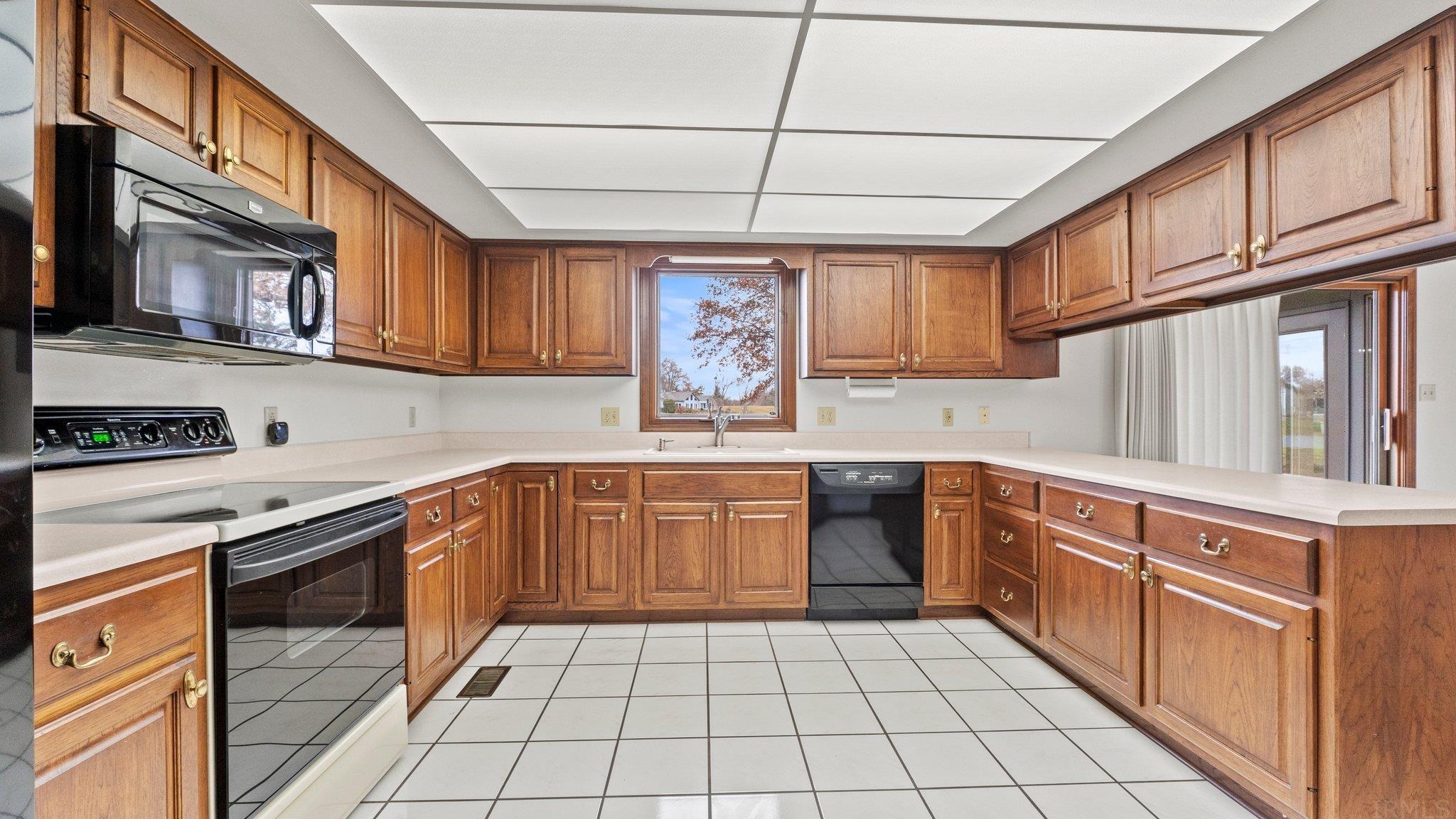 4612 Crystal Ridge Cove Fort Wayne, IN 46835 - Photo 18 of 36 Gallery Image 18