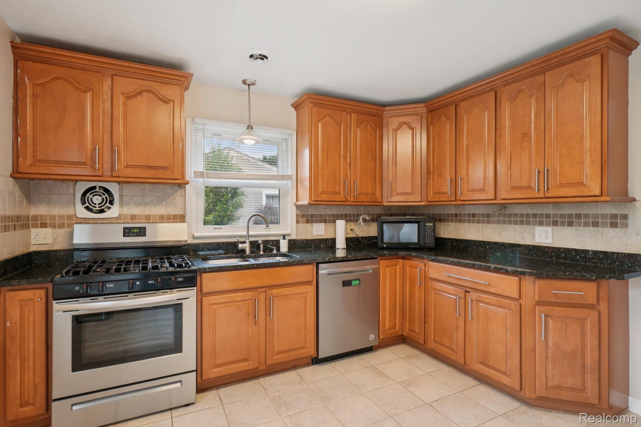 1096 Truwood Avenue Rochester, MI 48307 - Photo 6 of 23