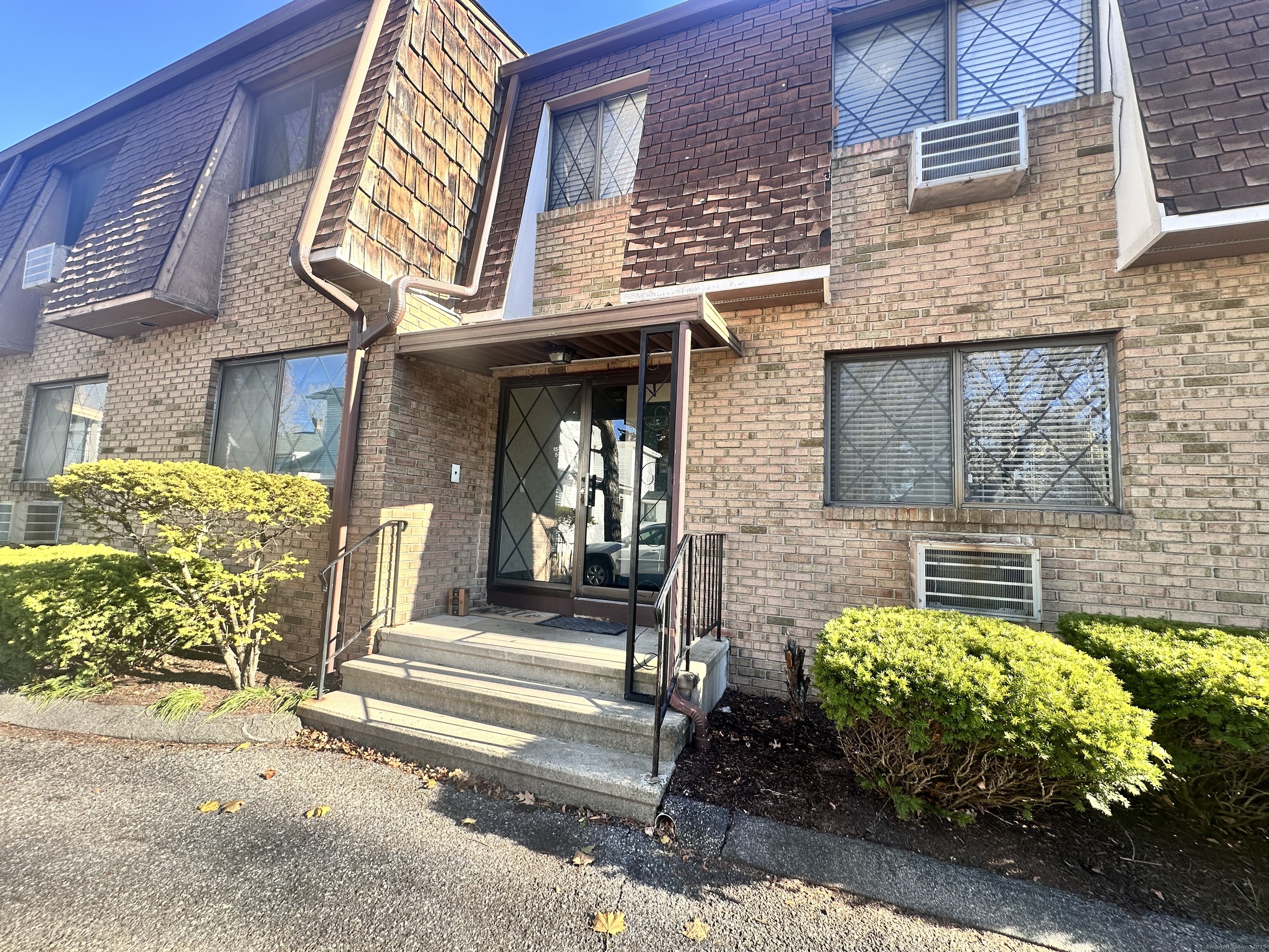 150 Main Street, Unit B6 Norwalk, CT 06851 - Photo 2 of 15 a front view of a house