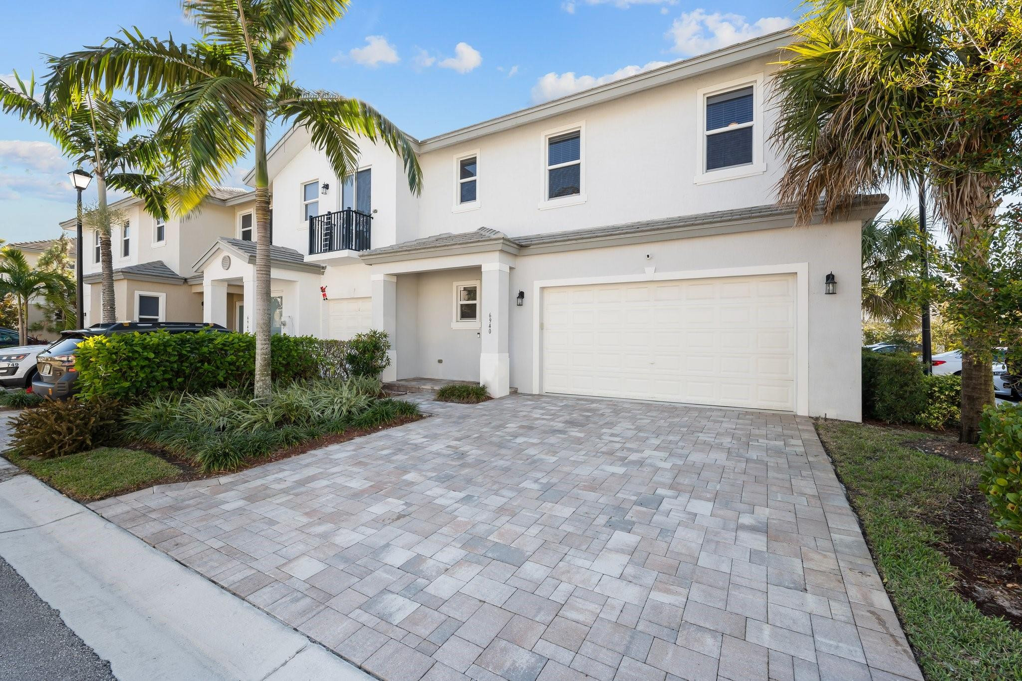 6940 Pines Circle, Unit 45 Pompano Beach, FL 33073 - Photo 2 of 30 Photo 2