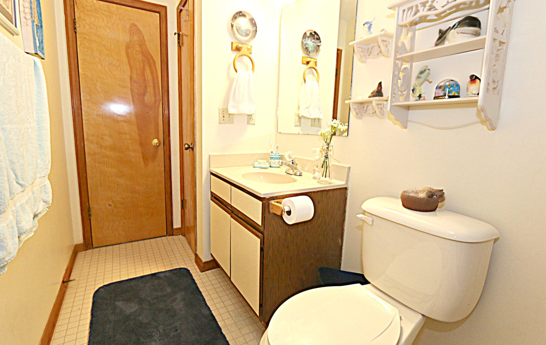 324 Springwood Circle Crestview, FL 32536 - Photo 7 of 15 Guest Bathroom 2