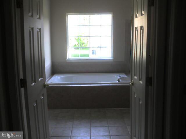 9810 Farm Pond Road Laurel, MD 20708 - Photo 15 of 23 Bath (Master)
