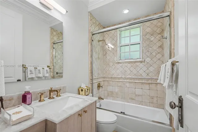 $1,495,000 | 10530 Southwest 77th Avenue, Unit 1, Pinecrest, FL 33156