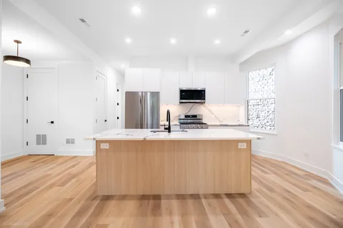 $7,250 | 2113 North Kenmore Avenue, Unit 2, Chicago, IL 60614