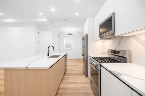 $7,250 | 2113 North Kenmore Avenue, Unit 2, Chicago, IL 60614