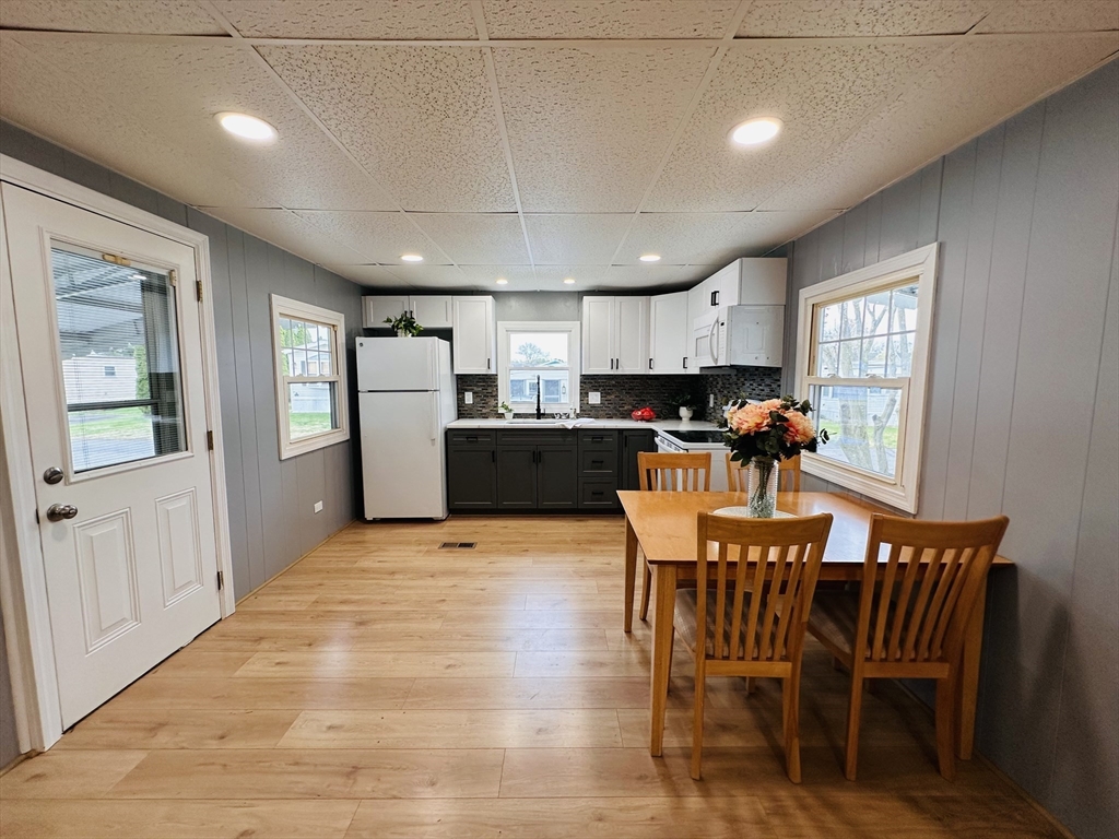 70 Shumway Street, Unit A3 Springfield, MA 01119 - Photo 6 of 28 a view of a dining room with furniture