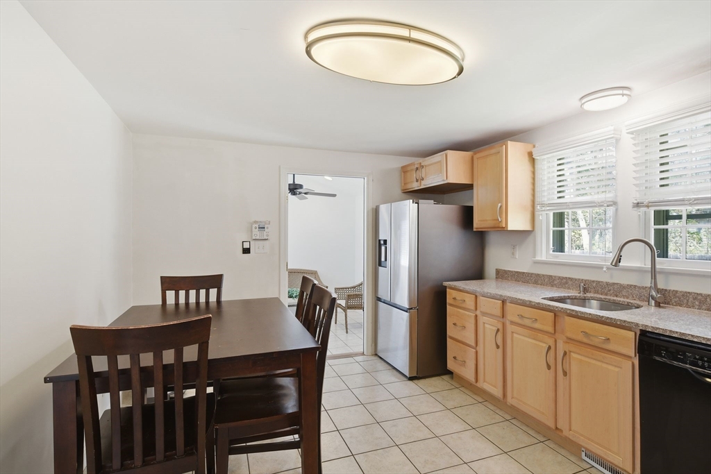 22 Rosedale Avenue Springfield, MA 01128 - Photo 12 of 36 Gallery Image 12