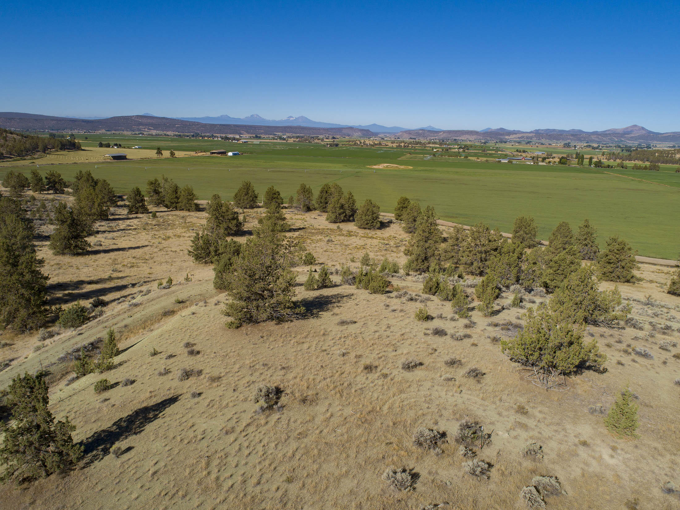 304 McKay Road Prineville, OR 97754 - Photo 2 of 15 a view of lake view and mountain