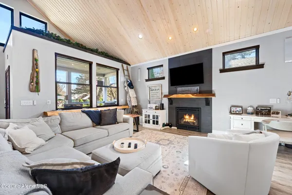 $1,390,000 | 715 North Government Way, Coeur D'Alene, ID 83814