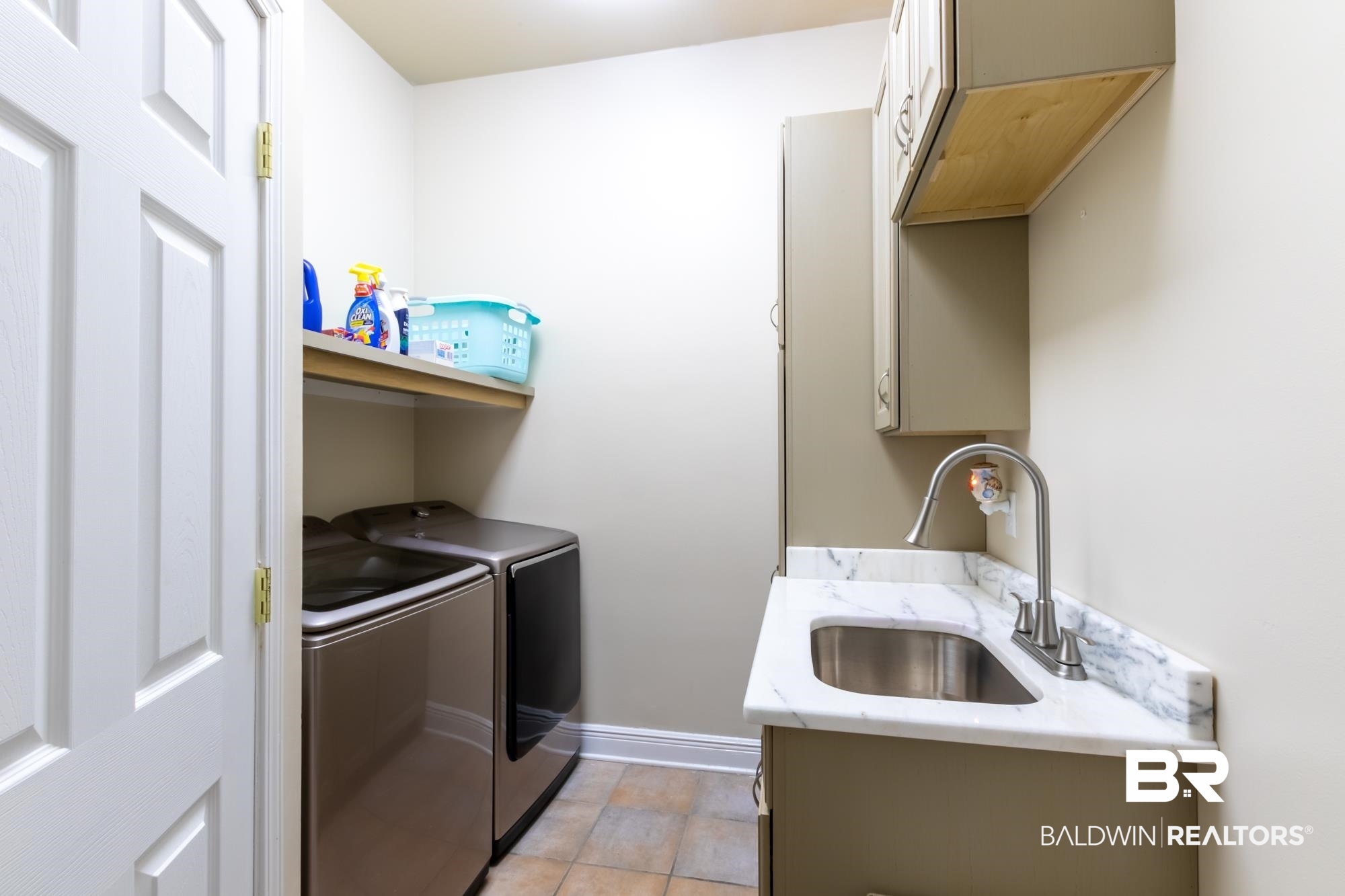 31043 Peninsula Drive Orange Beach, AL 36561 - Photo 9 of 50 Upstairs Laundry