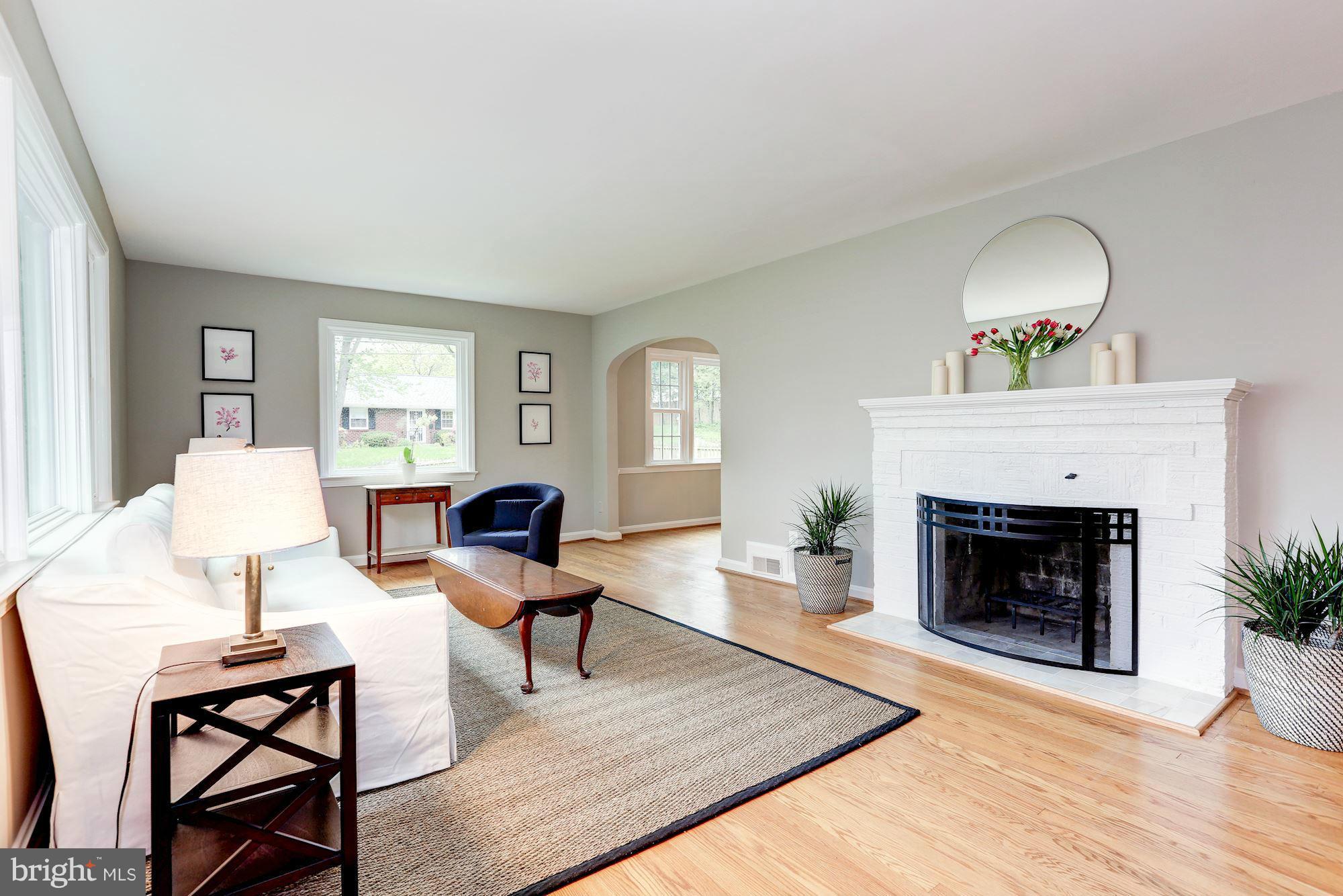 206 Whitestone Road Silver Spring, MD 20901 - Photo 4 of 30 Living Room
