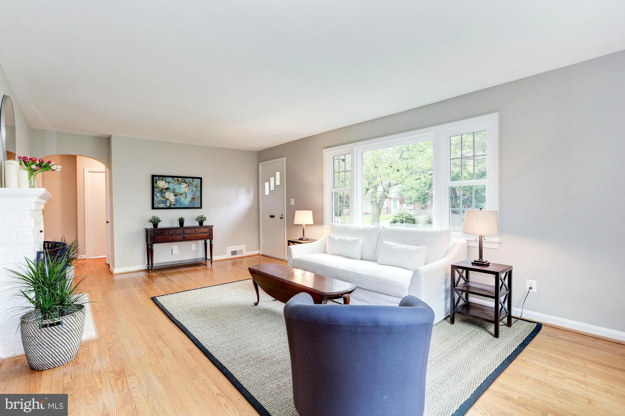 206 Whitestone Road Silver Spring, MD 20901 - Photo 5 of 30 Living Room