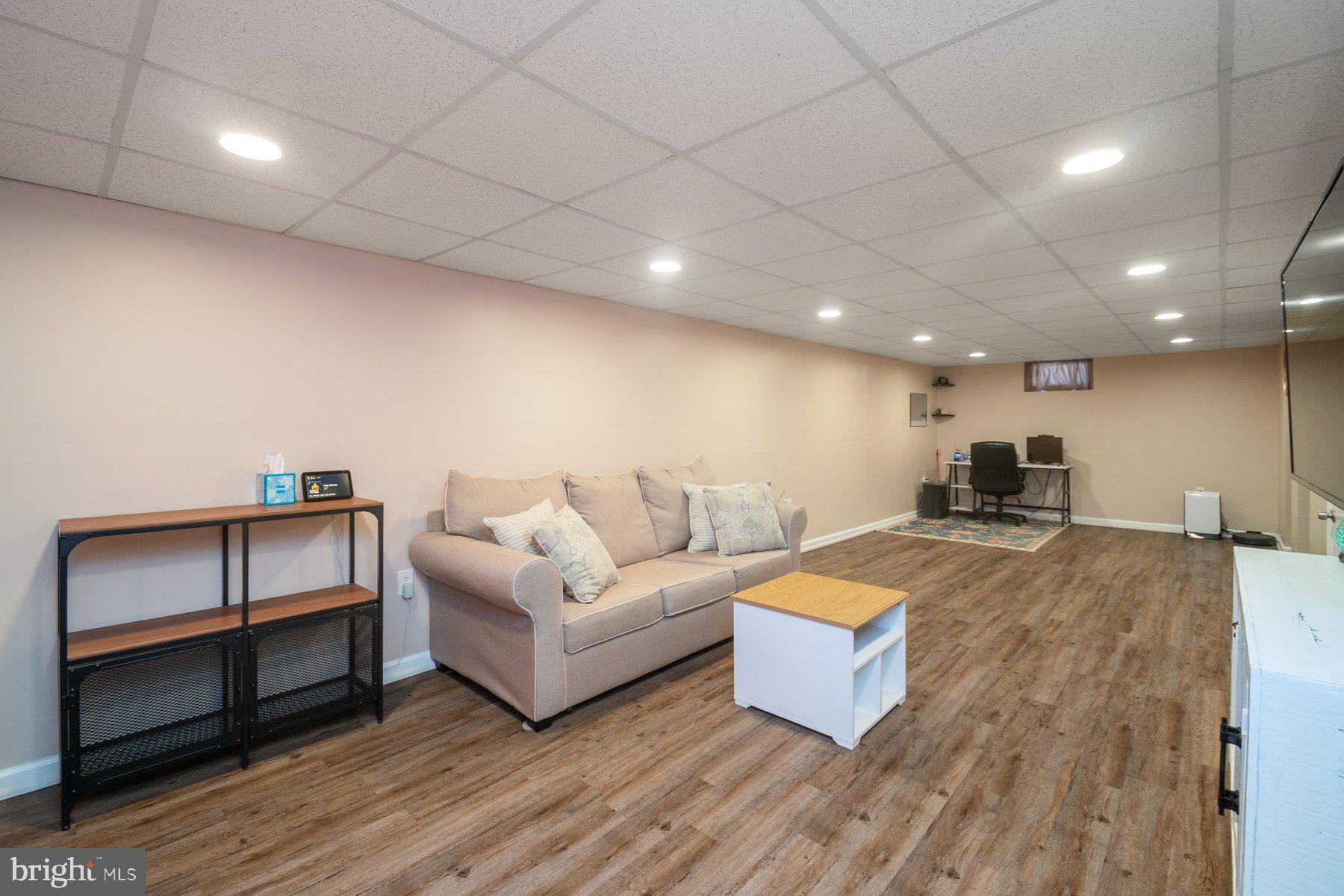 206 Cheddington Road Linthicum Heights, MD 21090 - Photo 20 of 27 a living room with furniture