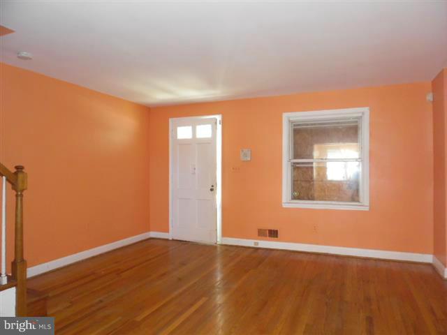 230 Kingston Road Baltimore, MD 21220 - Photo 3 of 18 Living Room