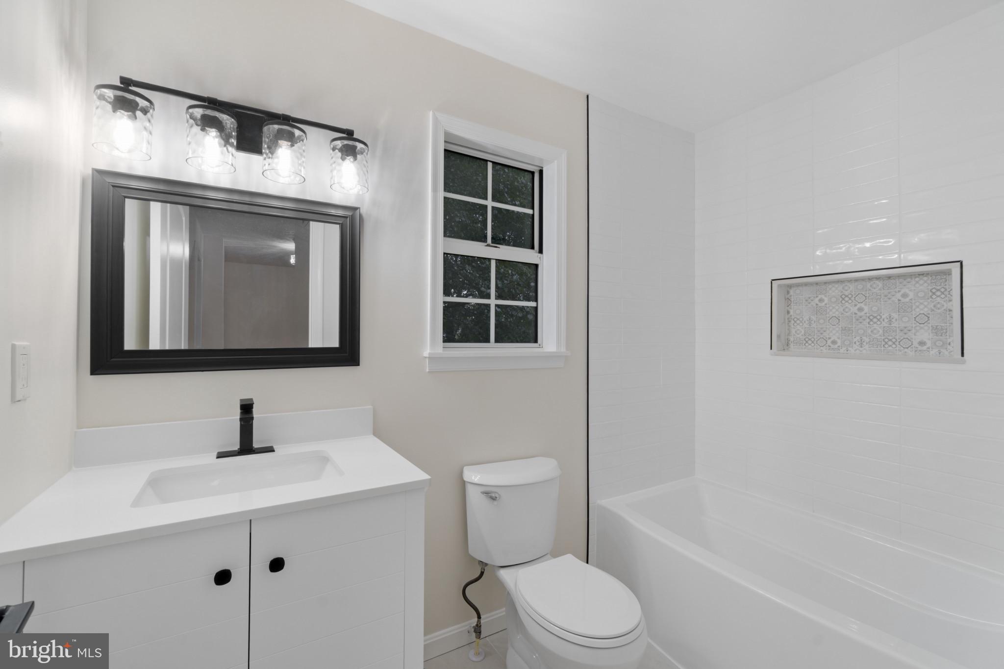 7906 Whites Cove Road Pasadena, MD 21122 - Photo 23 of 40 Full bathroom