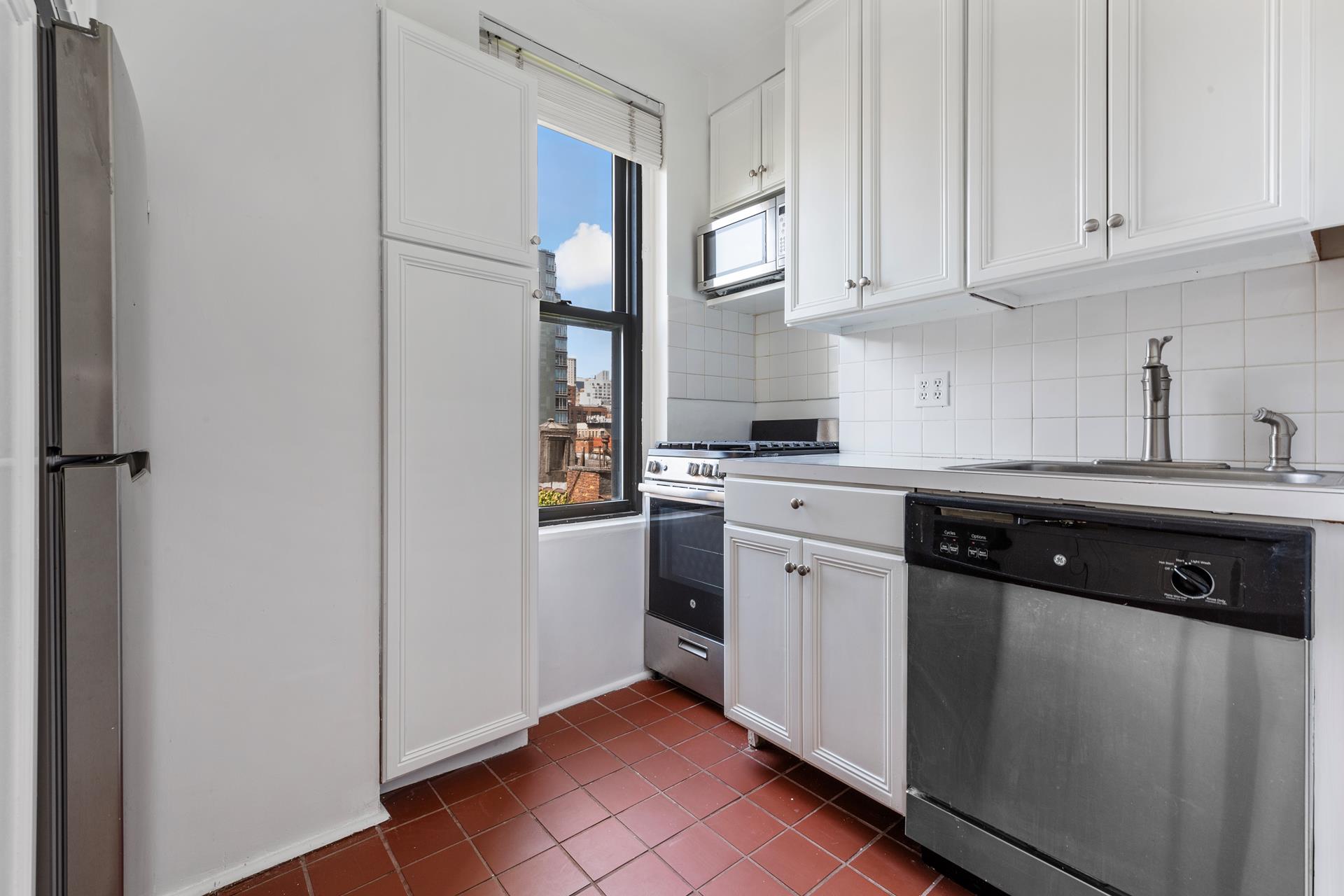 308 East 79th Street, Unit 7L Manhattan, NY 10075 - Photo 5 of 8