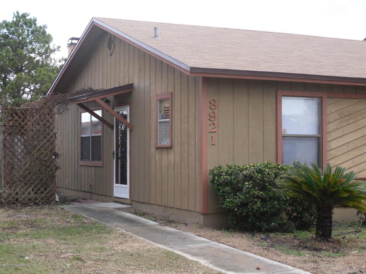 8921 Ivey Road Jacksonville, FL 32216 - Photo 1 of 20 =Front of side