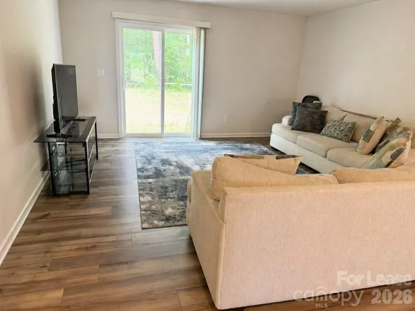$2,600 | 10227 Chatham Run Lane, Charlotte, NC 28262