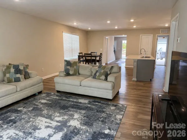 $2,600 | 10227 Chatham Run Lane, Charlotte, NC 28262