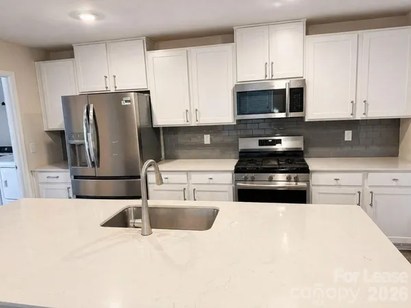 $2,600 | 10227 Chatham Run Lane, Charlotte, NC 28262