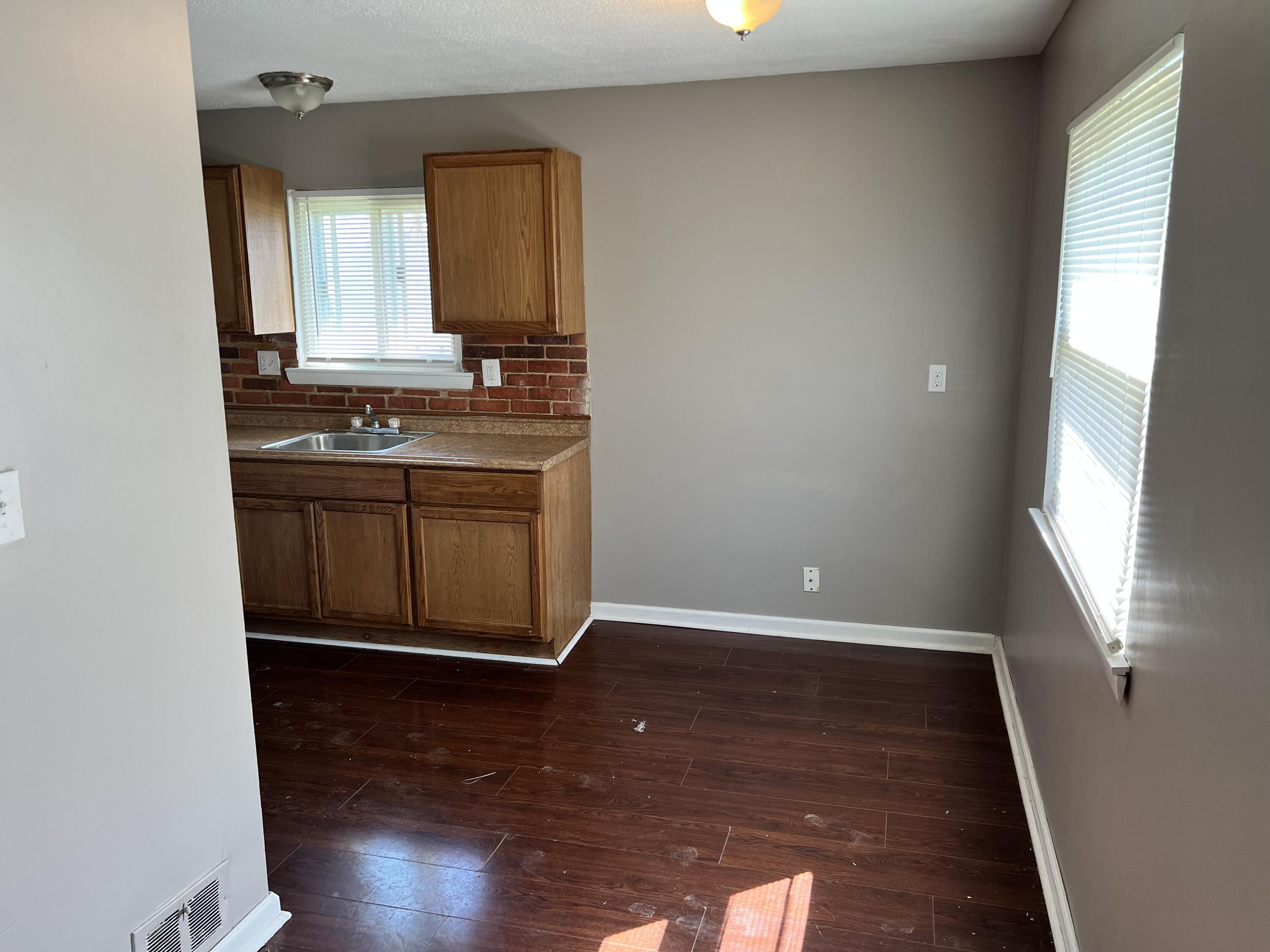 27006 Beverly Road Taylor, MI 48180 - Photo 20 of 22 51E64181-F237-4D45-BBEF-DC12602325CF