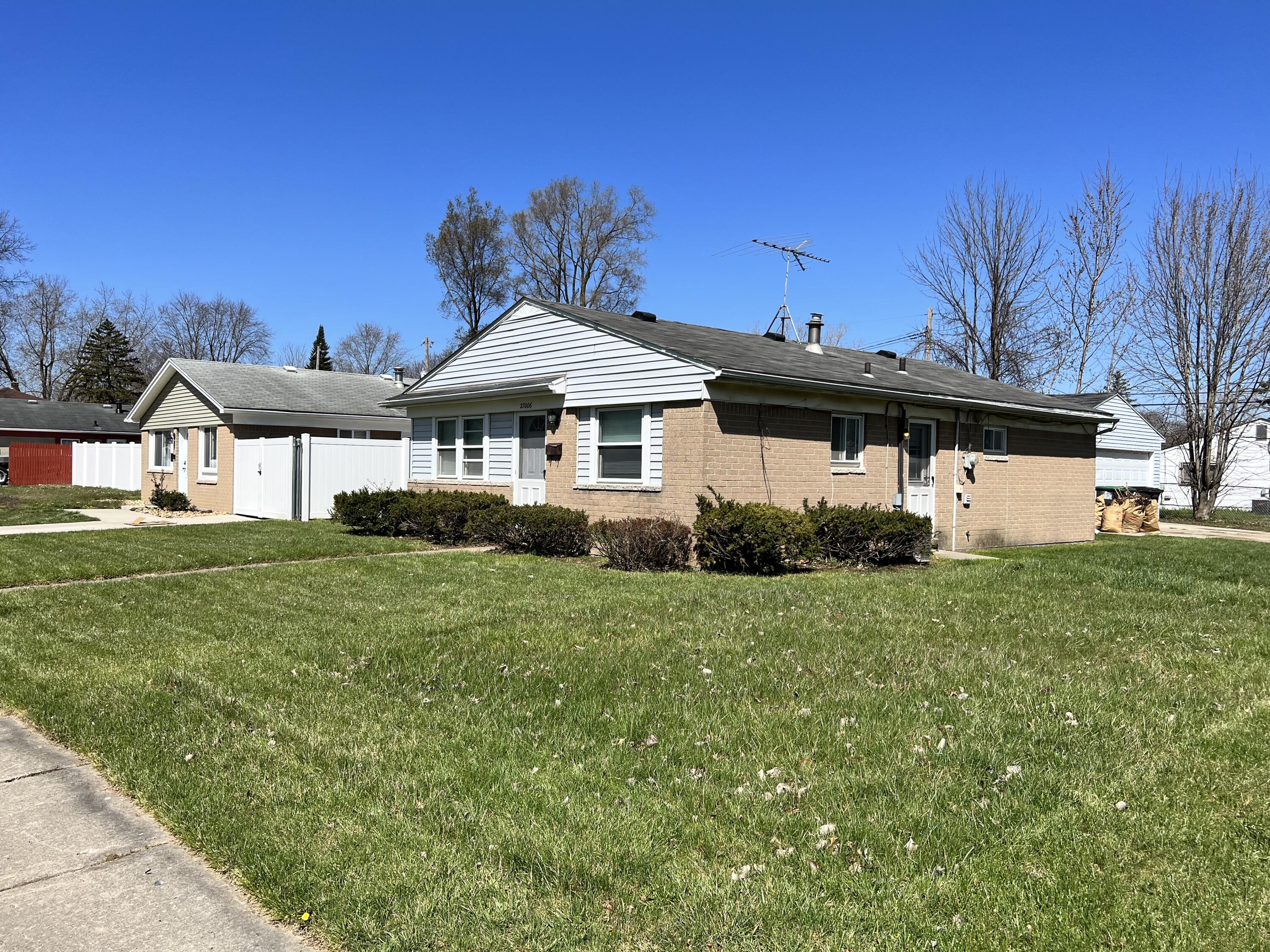 27006 Beverly Road Taylor, MI 48180 - Photo 4 of 22 CE055111-DDD9-4EFD-BA09-163E7B13409F