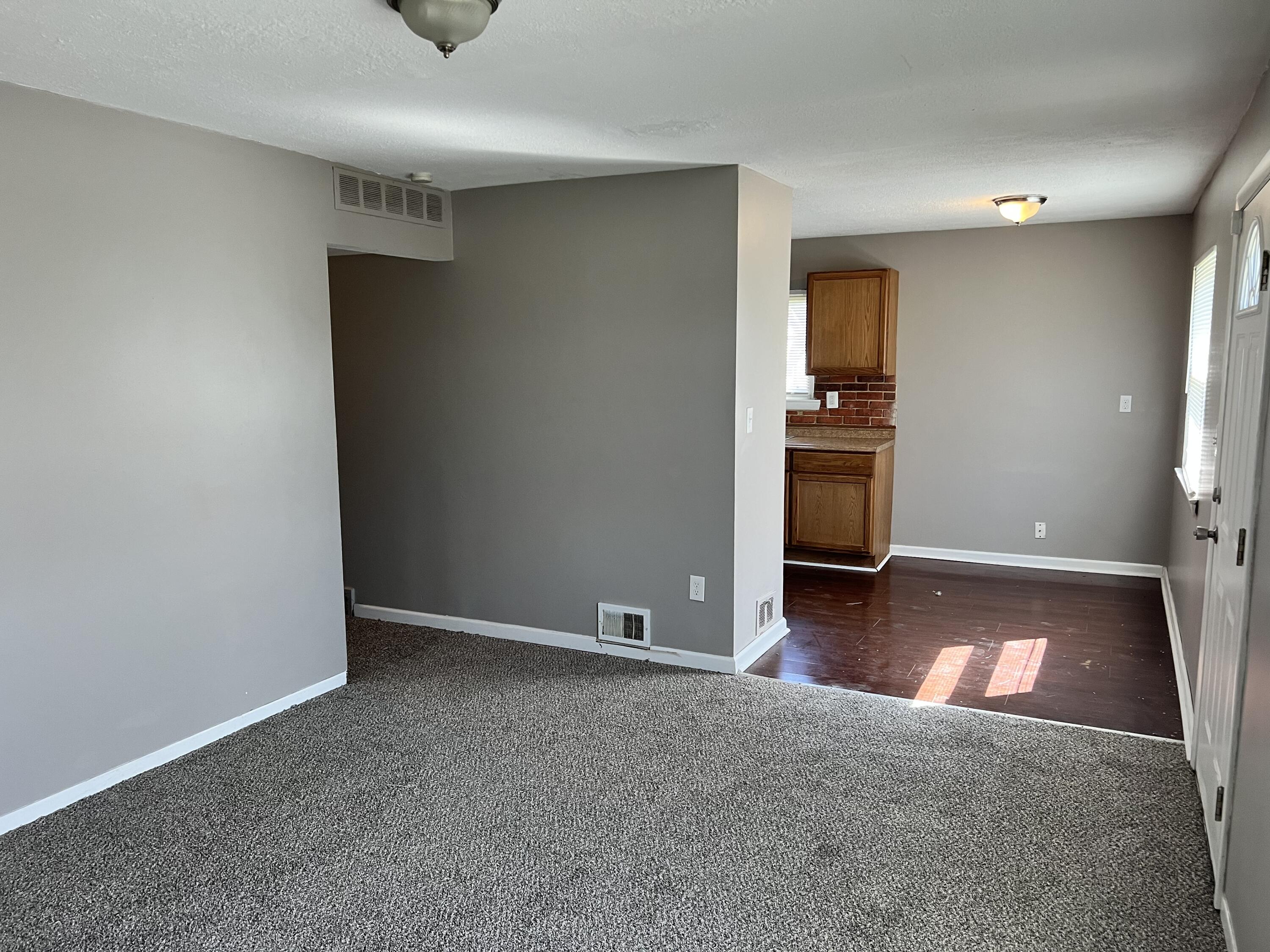 27006 Beverly Road Taylor, MI 48180 - Photo 8 of 22 E668AB96-57C4-4EB4-9E09-3AC14953D44A