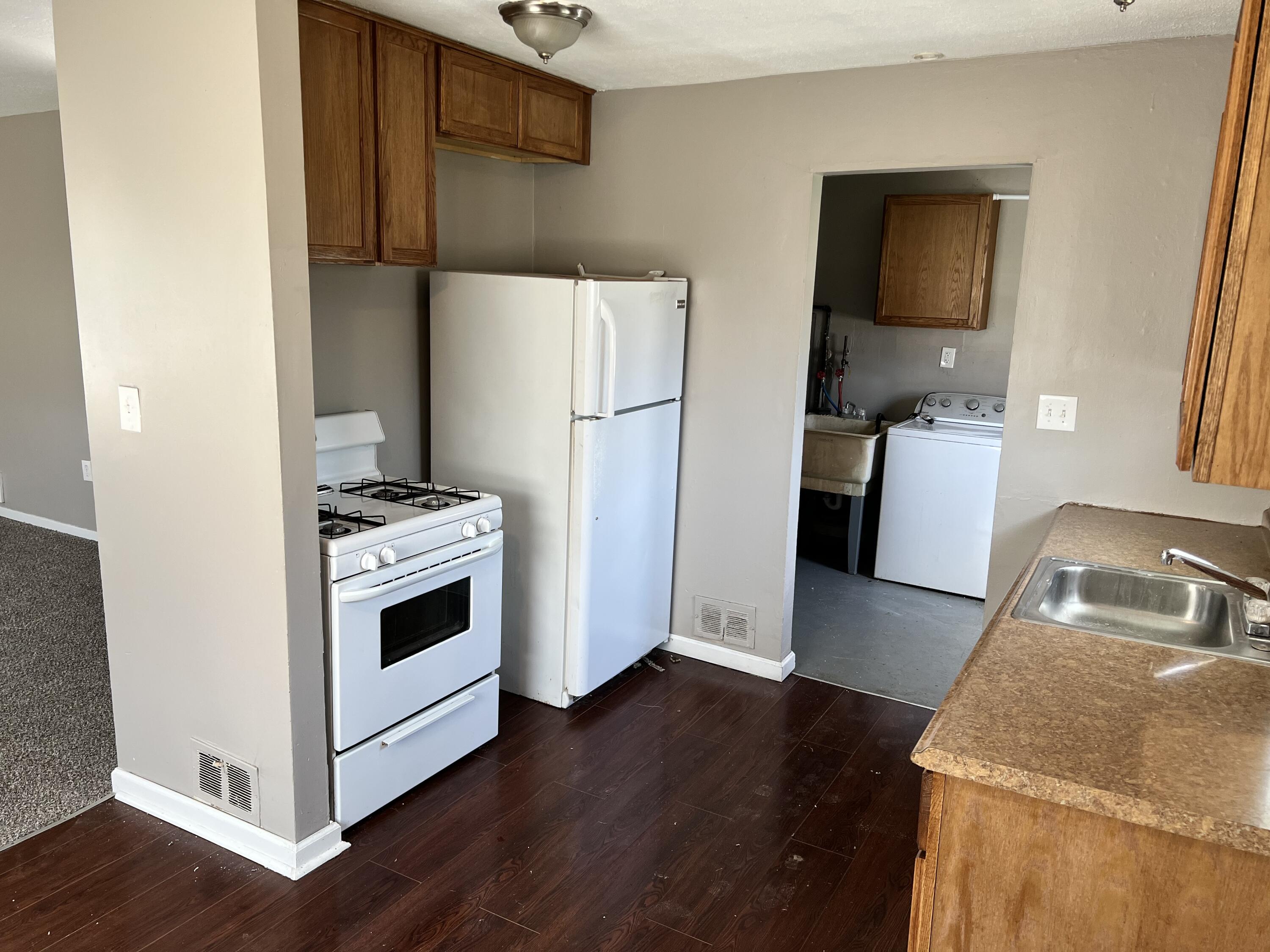 27006 Beverly Road Taylor, MI 48180 - Photo 10 of 22 9838B41A-FA42-4889-9670-EB894046A65B