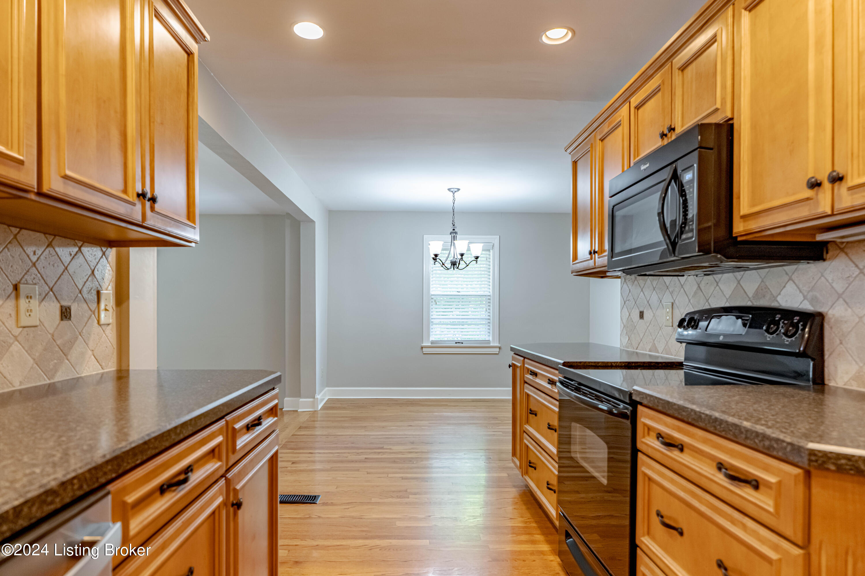 208 Tyne Road Louisville, KY 40207 - Photo 15 of 69 DSC09677