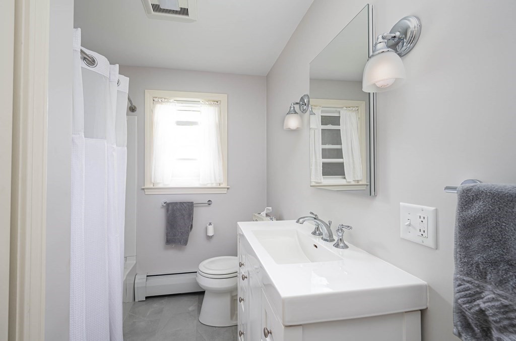 5 Leslie Road Worcester, MA 01605 - Photo 13 of 34 Gallery Image 13