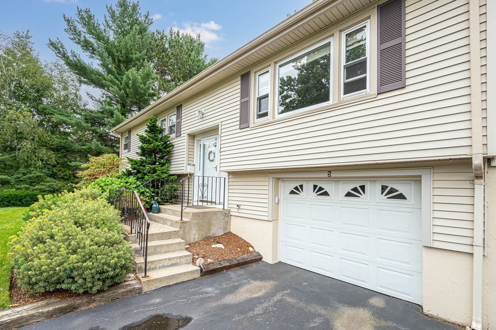 5 Leslie Road Worcester, MA 01605 - Photo 2 of 34 Gallery Image 2