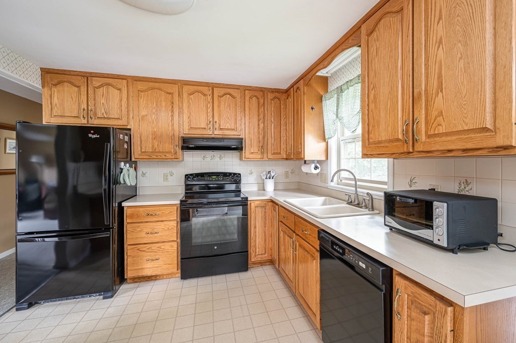 5 Leslie Road Worcester, MA 01605 - Photo 4 of 34 Gallery Image 4