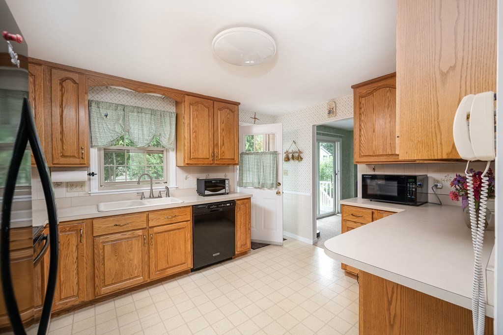 5 Leslie Road Worcester, MA 01605 - Photo 5 of 34 Gallery Image 5