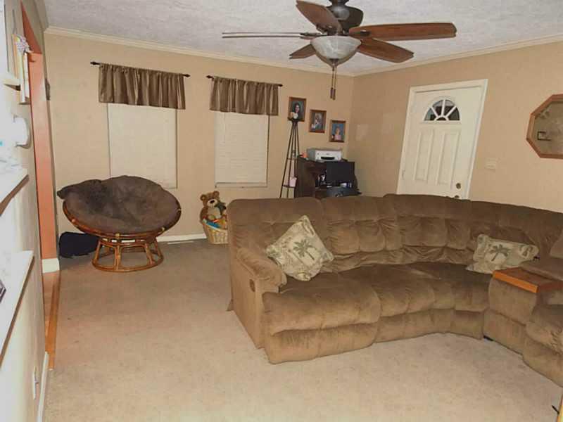 3716 Bakerstown Road Gibsonia, PA 15044 - Photo 4 of 20 Living Room.