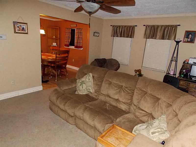 3716 Bakerstown Road Gibsonia, PA 15044 - Photo 5 of 20 Living Room.