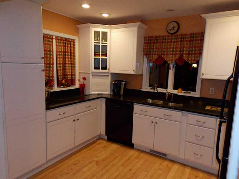 3716 Bakerstown Road Gibsonia, PA 15044 - Photo 8 of 20 Kitchen.