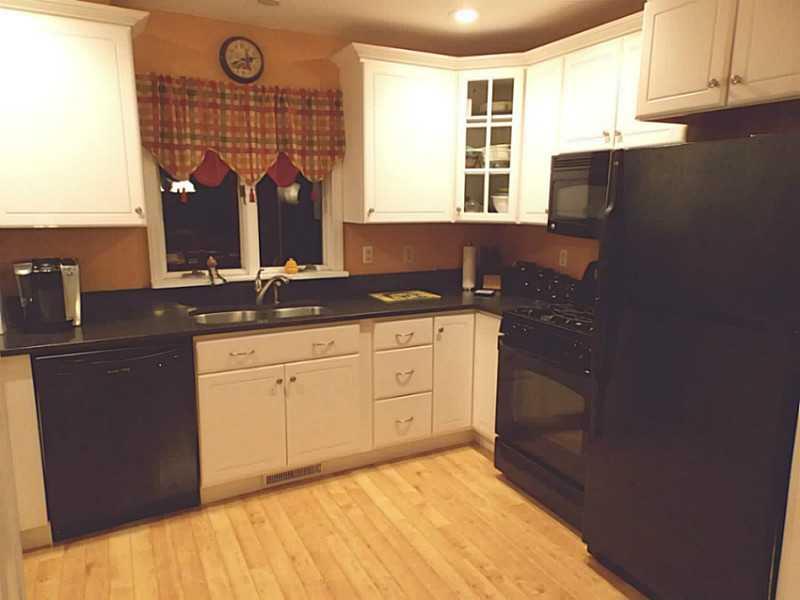 3716 Bakerstown Road Gibsonia, PA 15044 - Photo 9 of 20 Kitchen.