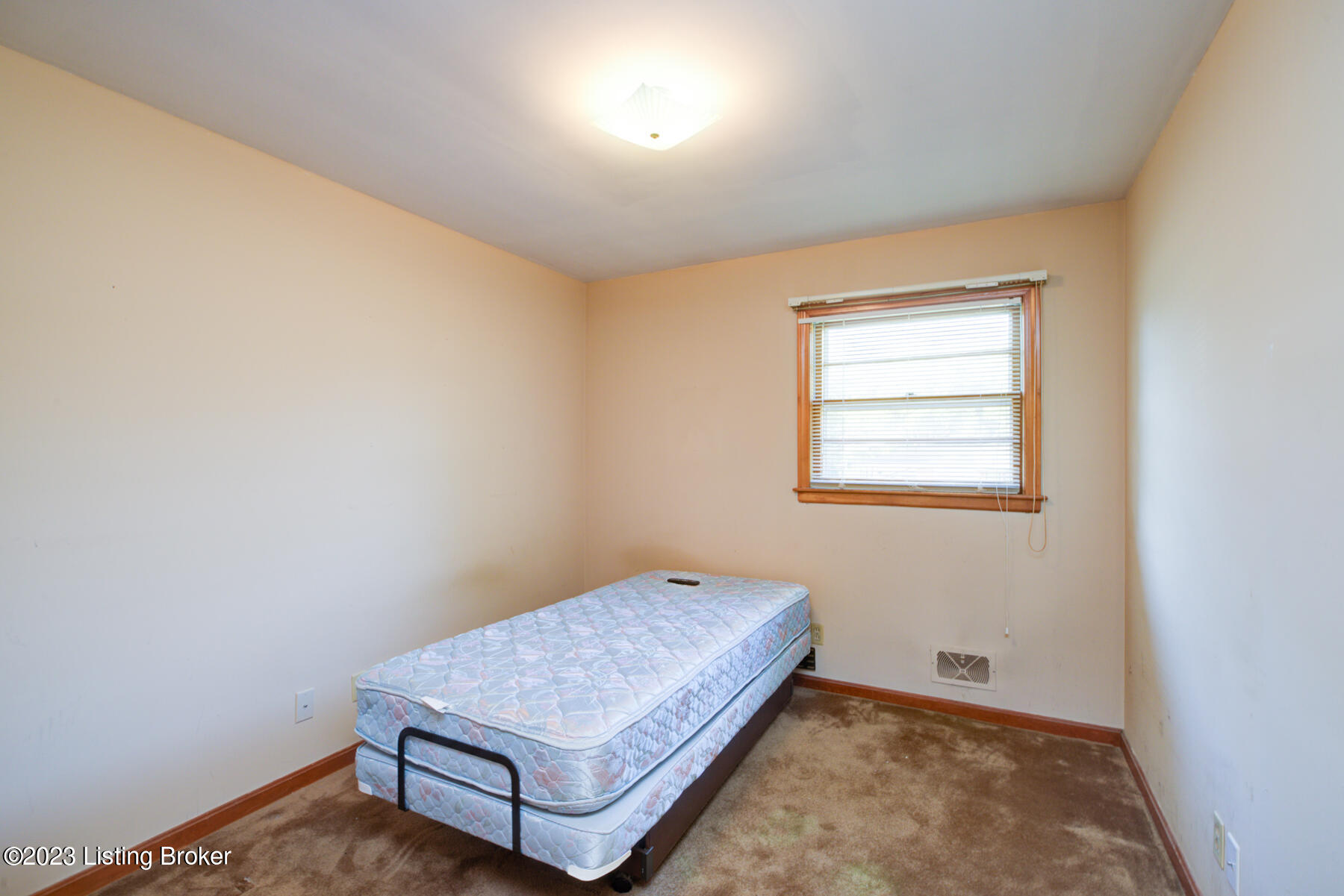 8909 Waltlee Road Louisville, KY 40291 - Photo 19 of 37 GSP-8909_Waltlee_Rd-17