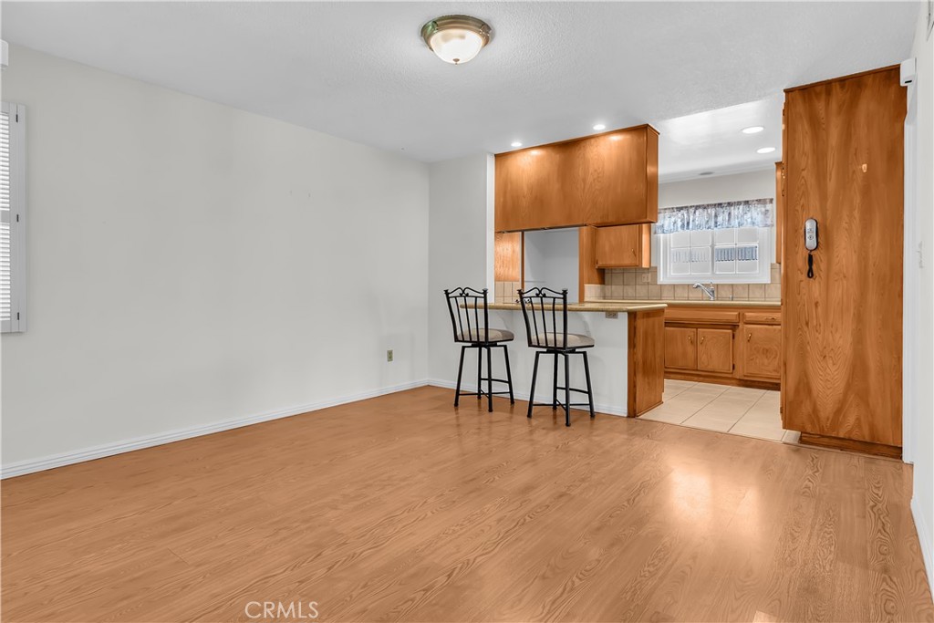 2874 Heather Road Long Beach, CA 90815 - Photo 9 of 37 Dining room