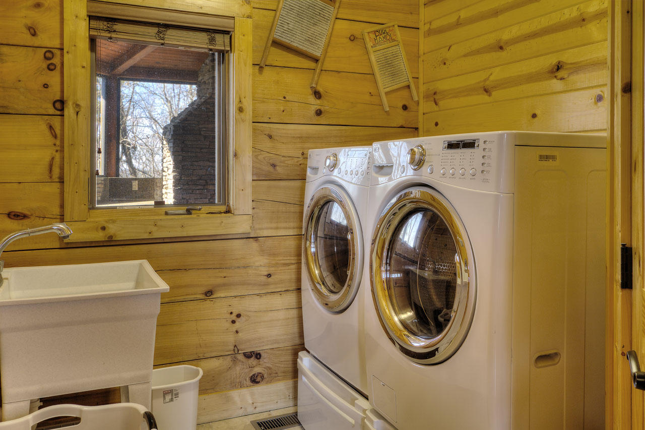 451 Trails End Road, Unit 4 Walland, TN 37886 - Photo 16 of 40 Laundry Room