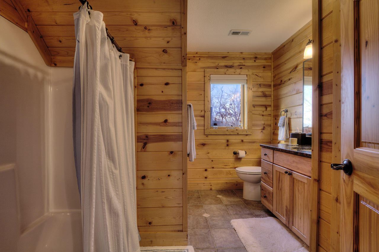 451 Trails End Road, Unit 4 Walland, TN 37886 - Photo 20 of 40 Bathroom Two