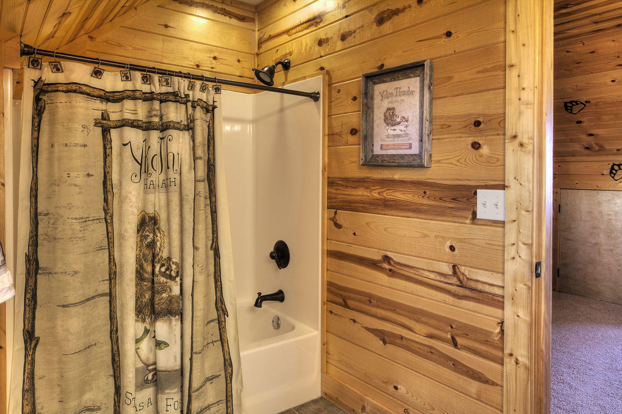 451 Trails End Road, Unit 4 Walland, TN 37886 - Photo 23 of 40 Bathroom Three